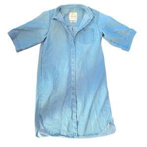 A kind of guise dress size small chambray button up with pockets 100% cotton
